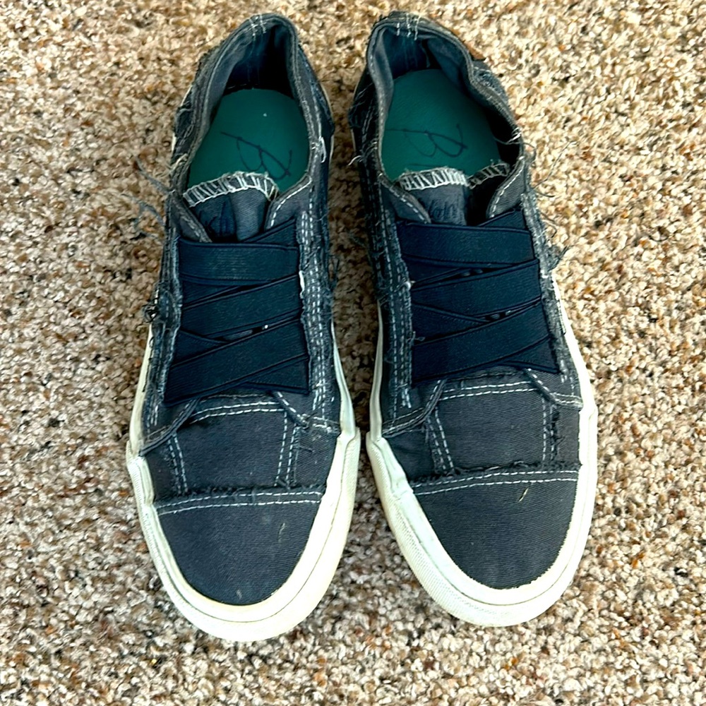 Blue blowfish tennis shoe size 8.0